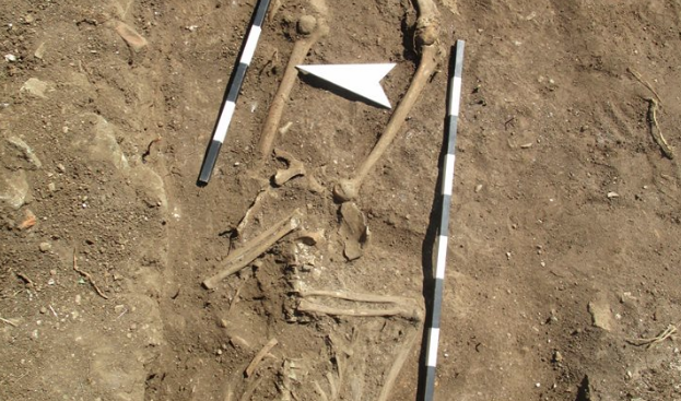Откриха скелет без глава по време на проучвания в средновековен храм (снимки)
