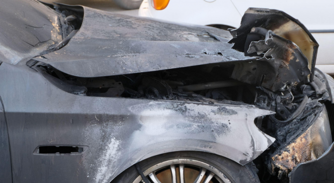 Пожар унищожи два автомобила в Русе