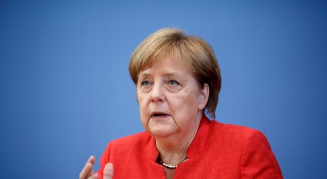 Меркел подкрепи кандидатурата на Манфред Вебер за председател на ЕК