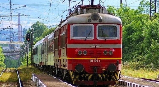 Компенсират пътниците от бързия влак Бургас-София 