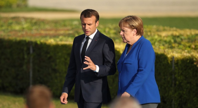 Макрон посрещна Меркел в двореца Фаро в Марсилия