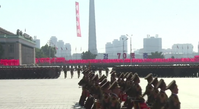  С военен парад Северна Корея отбеляза 70 години от създаването на републиката (видео)