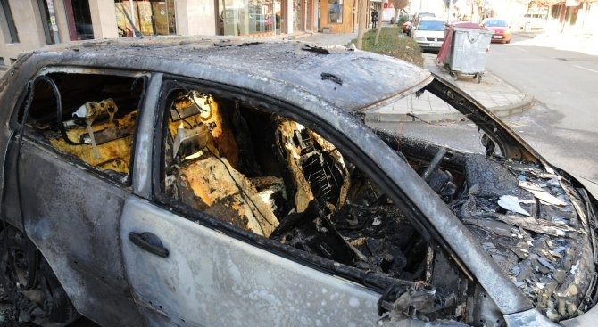 Лек автомобил пламна в село Шереметя