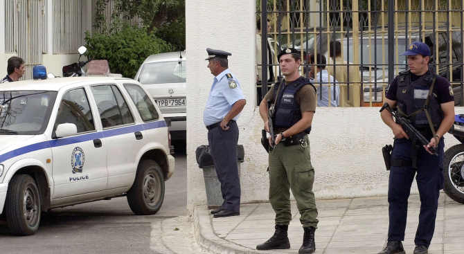 Обвиняват в дребно престъпление двете българки, вандалствали в музеи в Атина