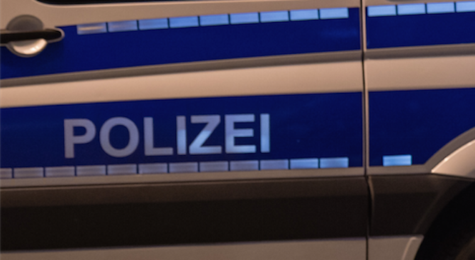 Германската полиция разследва използването на нацистки символи на демонстрация в Хале