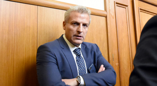 Тръгна делото срещу бившия здравен министър Петър Москов