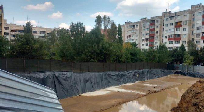 Спират строежа в ж.к „Овча Купел“, където преди дни кола пропадна в изкоп