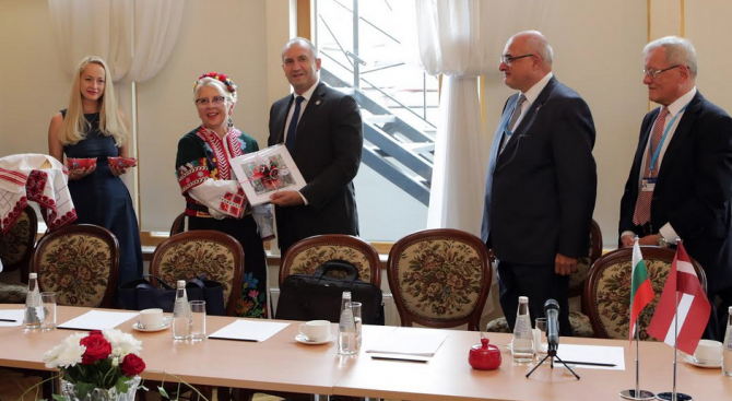 Президентът се срещна с представители на българската общност в Латвия