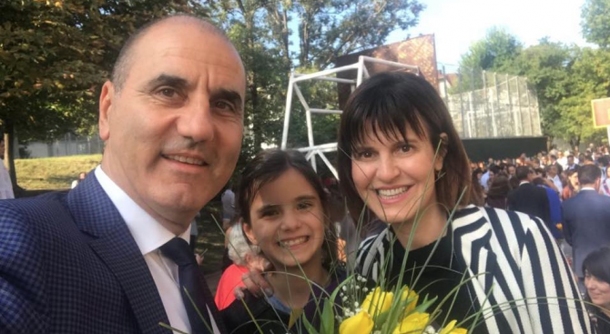 Цветан Цветанов изпрати най-малката си дъщеря в първи клас 