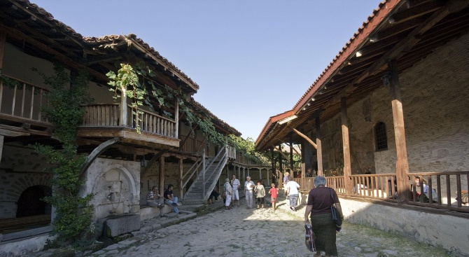 Неизвестни нахлули в Роженския манастир, търсили скрито съкровище