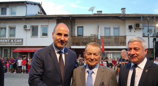 Цветанов се срещна с 91-годишен канадски предприемач с българско потекло