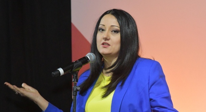 Лиляна Павлова с официално изявление заради поредна лъжа написана за нея