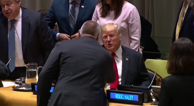 Бойко Борисов стисна ръката на американския президент Доналд Тръмп (видео)