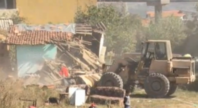 Махат незаконни постройки в ромския квартал на Кюстендил 