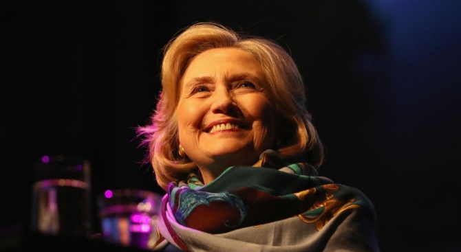 Хилари Клинтън се превъплъти в образа на своя двойничка в сериал (видео)