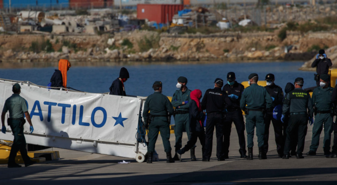Над 460 мигранти бяха спасени от Испания