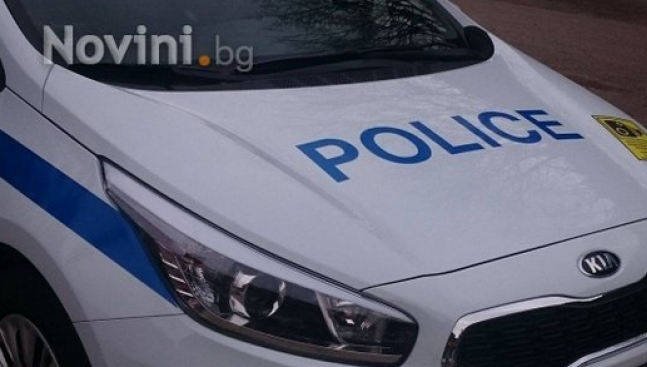 Двама мъже са задържани за кражба на автомобил