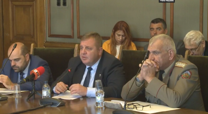 Каракачанов: Офертите за изтребителите ще бъдат внимателно проучени (видео)