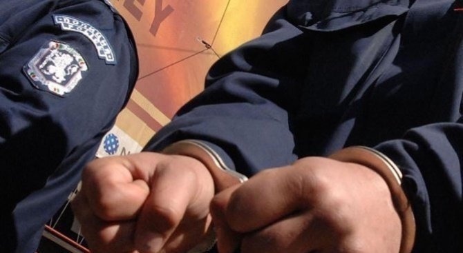 Полицията в Ямбол задържа 18-годишен младеж, ограбил на два пъти възрастна жена