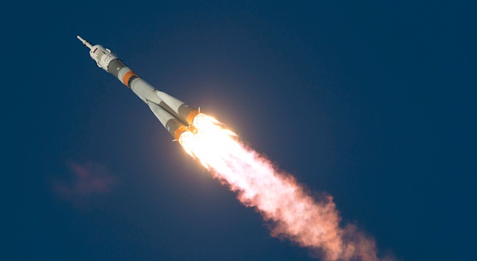 Първият полет на „Спейс екс“ с астронавти ще се състои през юни 2019 г. 
