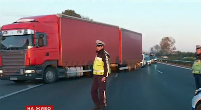 Пожар на сметище затвори магистрала "Тракия", има верижна катастрофа с ранени