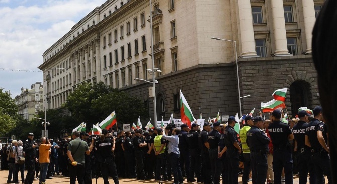 Синдикат "Защита" стяга протест 