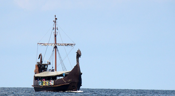 Откриха викингски кораб в надгробна могила в Норвегия (видео)