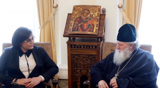 Корнелия Нинова се срещна с патриарх Неофит (снимки)