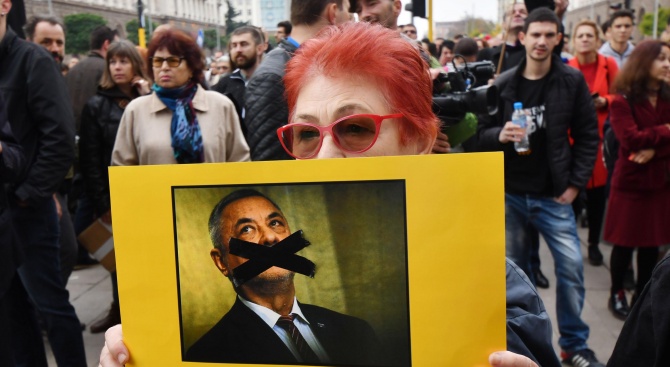 Майките не приемат извинението на Валери Симеонов, протестите продължават