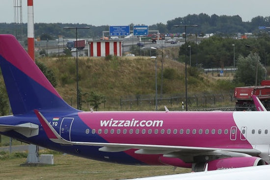 Бомбена заплаха приземи самолет на Wizz Air