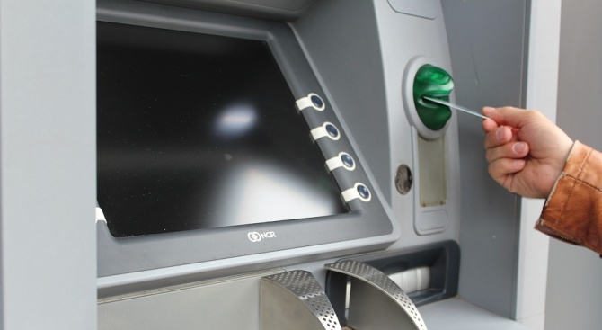 Арестуваха петима българи в Турция, поставяли скимиращи устройства на банкомати