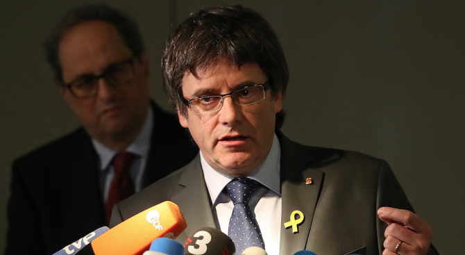 Пучдемон създава в Белгия паралелно каталунско правителство
