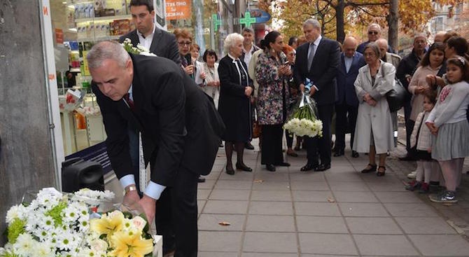 Стефан Балабанов положи цветя пред паметна плоча на Йордан Соколов 