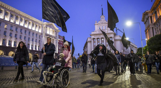 Протестиращите с искане за оставка на Валери Симеонов организираха автошествие 