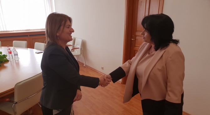 Министър Петкова и посланика на Черна гора у нас обсъдиха проекта АЕЦ „Белене“