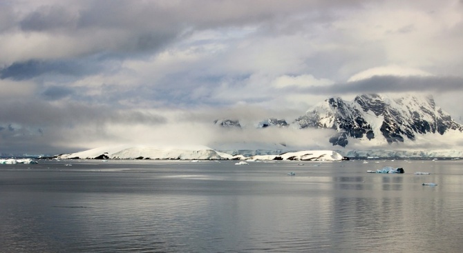 Спътникови снимки разкриха останки от изчезнали континенти под Антарктида 