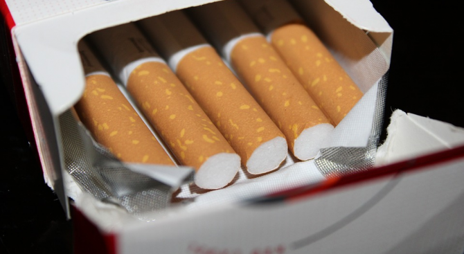 Откриха 4300 къса цигари в раница
