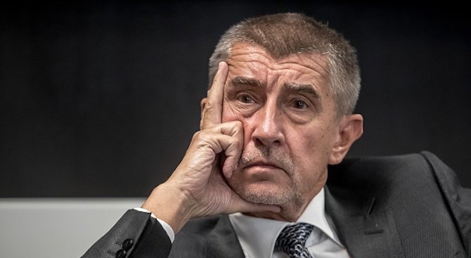 Президентът и премиерът на Чехия отхвърлят обвиненията  в корупция и отвличане