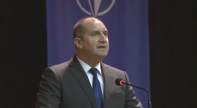 Румен Радев: България има нужда от модерна и боеспособна армия (видео)
