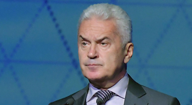 Сидеров поиска оставката и на Каракачанов