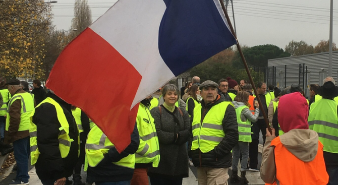 Протестиращите във Франция блокираха достъпа до складове за горива