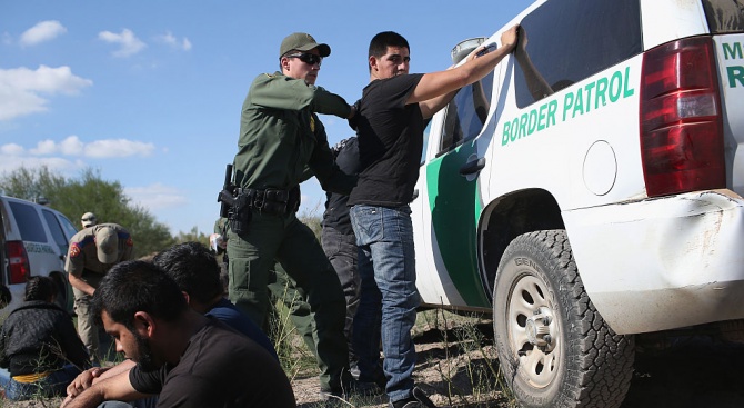 Мексиканските власти задържаха над 200 мигранти, запътили се към САЩ