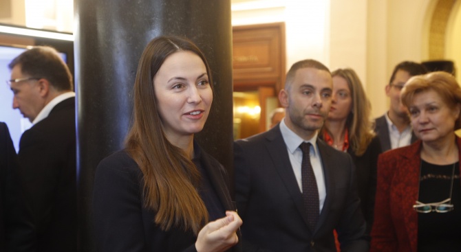 Ева Майдел: Технологиите правят плащанията по защитени