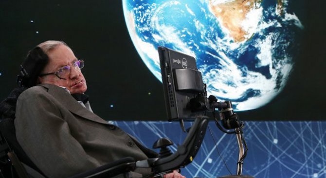 Технология, използвана в инвалидната количка на Стивън Хокинг, помогна на парализирани пациенти 