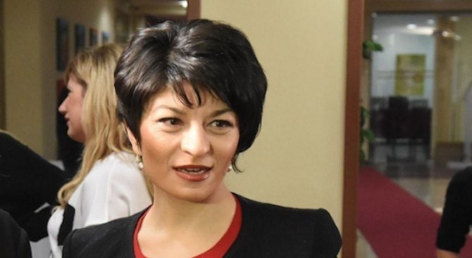 Десислава Атанасова пред „Новини.бг.”: ГЕРБ официално предлага - депутатите, които не работят, да не вземат заплати
