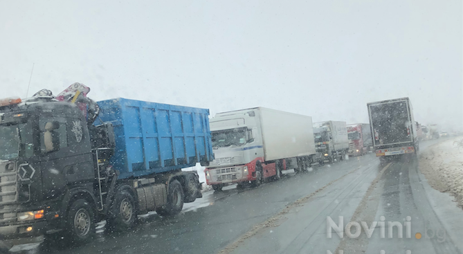 Вижте актуалната пътна обстановка и съветите за шофиране в зимни условия 