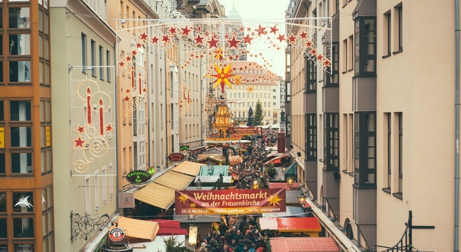 Коледният базар в Дрезден бе открит с двуметров щолен 