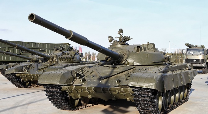 Модернизират танкове Т-72