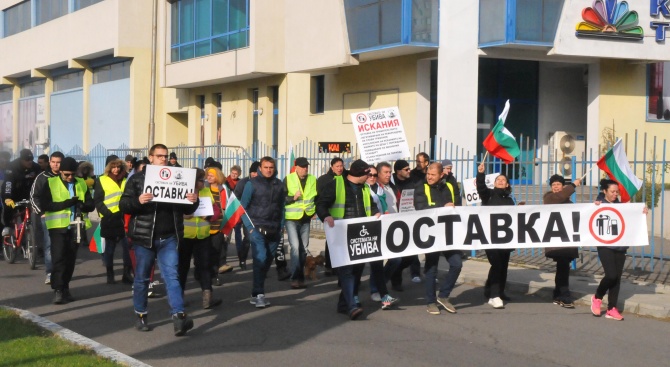 Поредна неделя на протести срещу високите цени на горивата и ниския стандарт на живот (снимки)