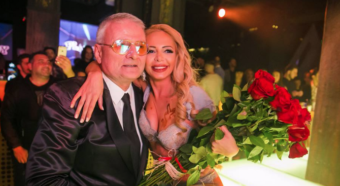 Христо Сираков глези новата